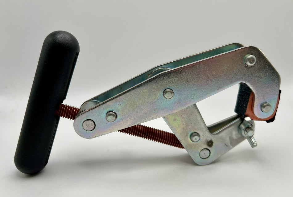 WC105. Tool for removing check valve compression disc on Ames and Watts backflow prevention assemblies